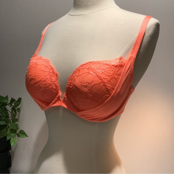 Victoria Secret Padded Demi Bra - 3 Way Straps - Picture 7 of 9